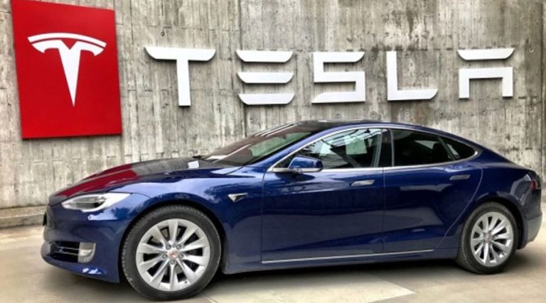 Sewa Mobil Tesla di Bali
